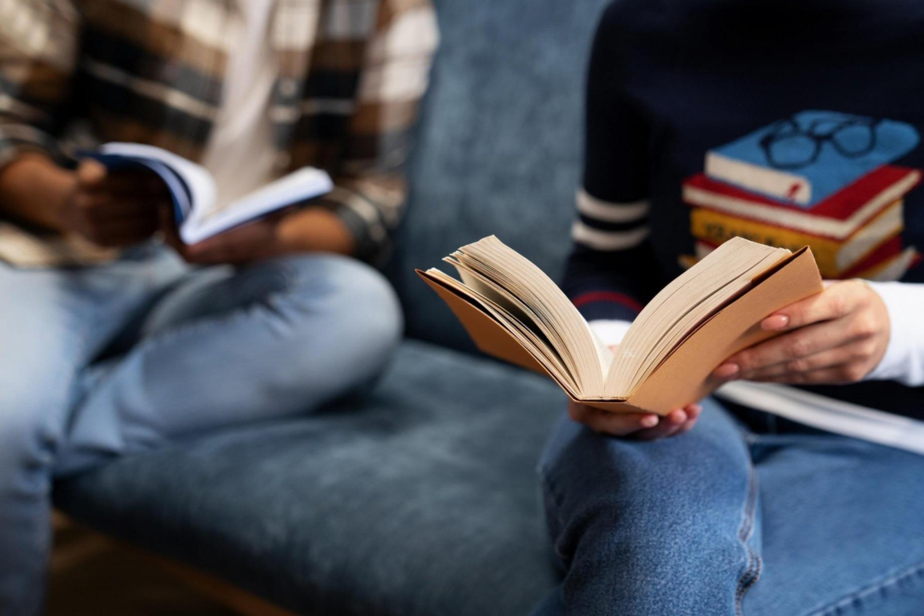 Participant la curs învățând despre SEO și strategii digitale